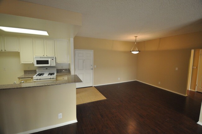 Photo - 11594 Moorpark St Unidad 206