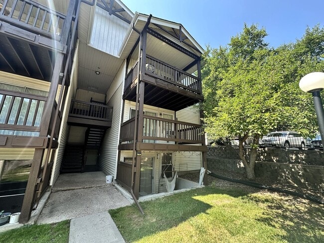 Photo - 2 bed 1 bath 2nd floor condo for rent. No ... Unit 622R