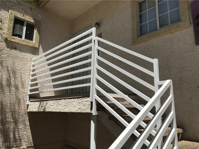 Building Photo - 1900 N Torrey Pines Dr Unit 212 Rental