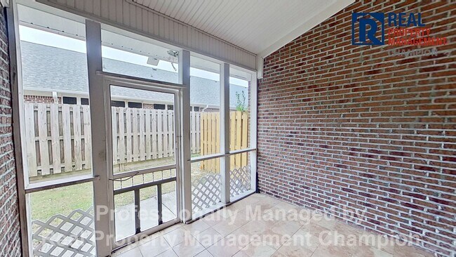 Photo - 3 BD/2.5 BA Townhouse w/Open Floorplan, Split Bedrooms and Garage