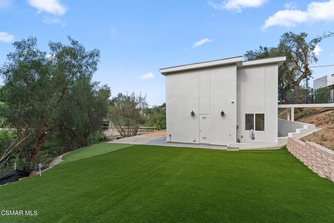 Photo - 265 McKnight Rd