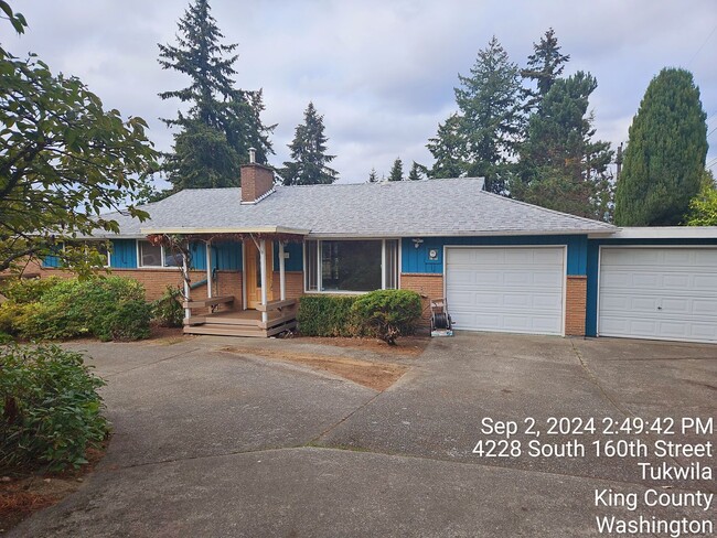 Building Photo - Tukwila/SeaTac daylight rambler - large home for rent - 4 bedrooms 2 bathrooms with 2 kitchens - ...