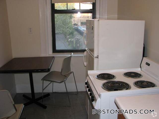 Building Photo - 136 Hemenway St Unit 22 Rental