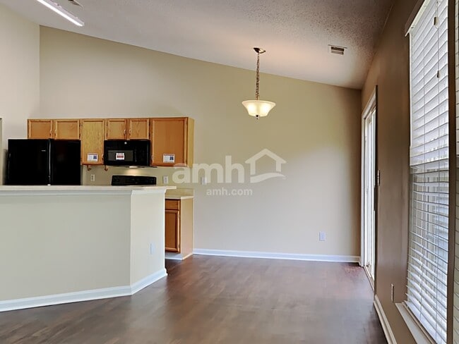 Photo - 5287 Moonlight Trail SW