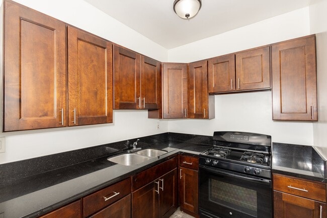 Building Photo - 357 S Alvarado St