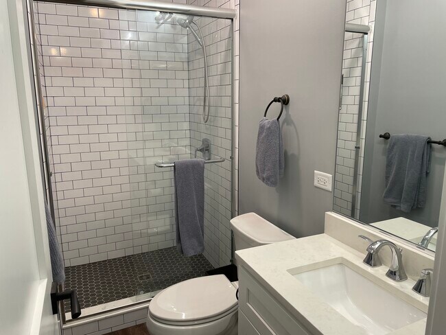 Photo - 1841 W School St Unit 1