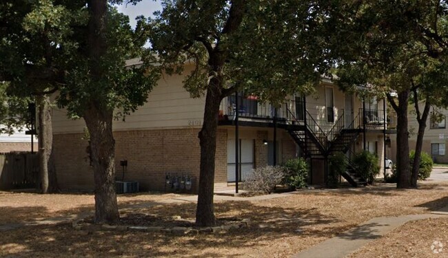 Building Photo - 2409 Pedernales Dr Unit #D Rental