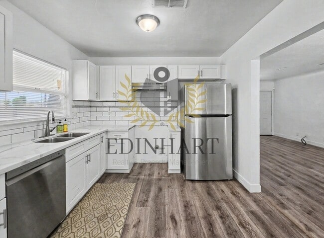 Building Photo - 3049 E McKinley Ave