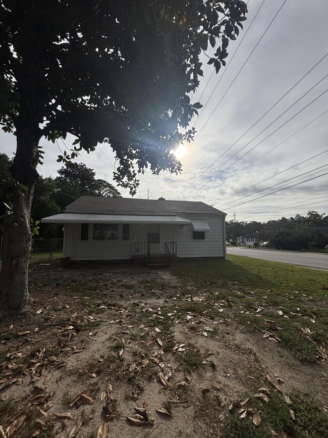 Photo - 2820 Anne St