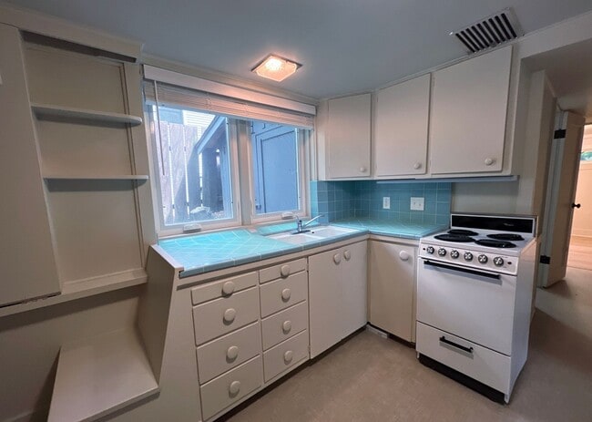 Photo - 619 W Harrison St Unit 619 W 1/2 Harrison