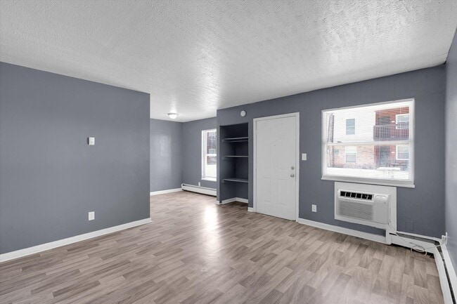Building Photo - 421 Poplar Level Ct Unit 302