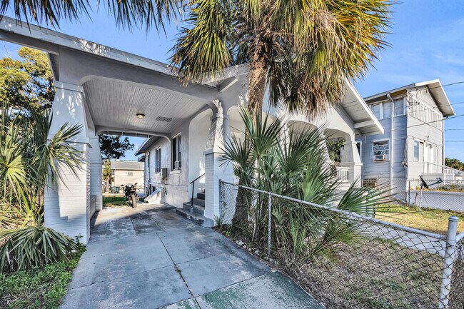 Classic Daytona Beach property right by Historic Daytona Beach - 115 S Grandview Ave Unit 3