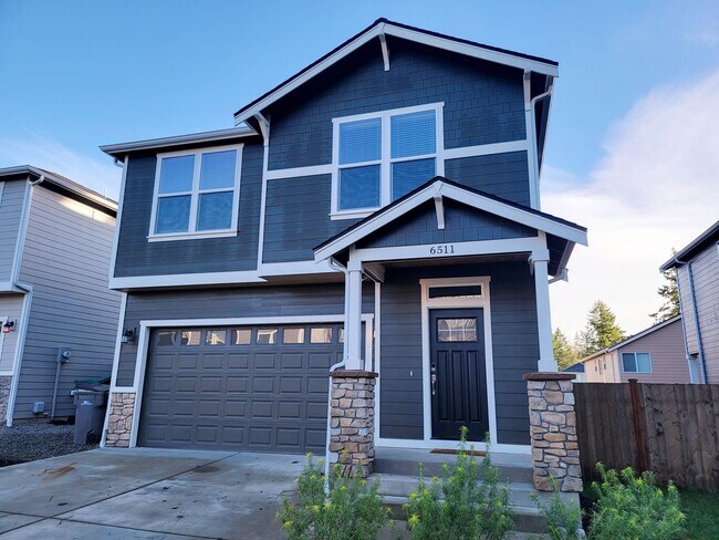 Photo - Bright and Spacious 3 bedroom, fully fence...