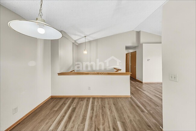 6811 Magdalena Ln