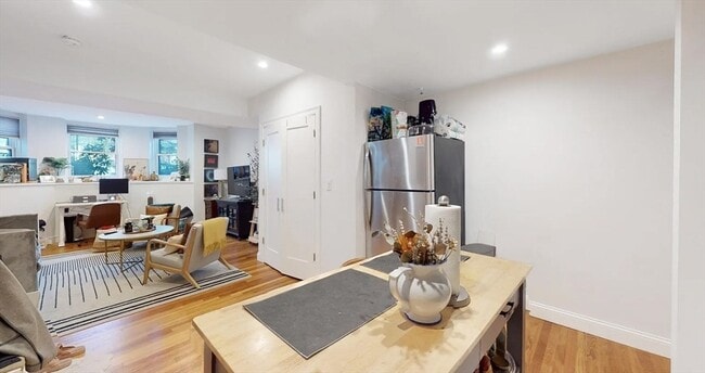 Photo - 289 Beacon St Unidad BF