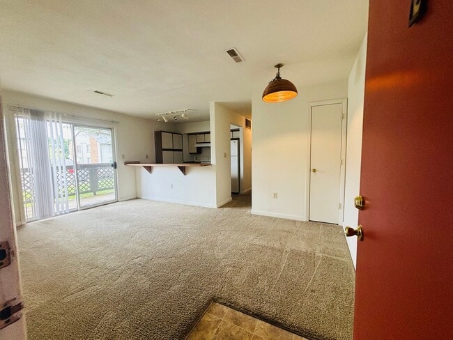 Photo - 831 Claytor Square