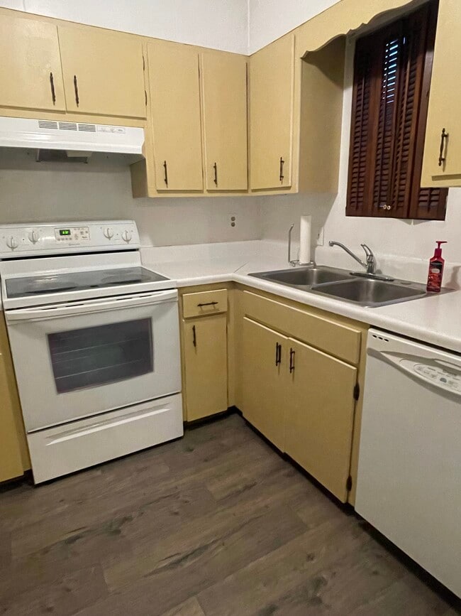 Photo - 283 Alpine Dr