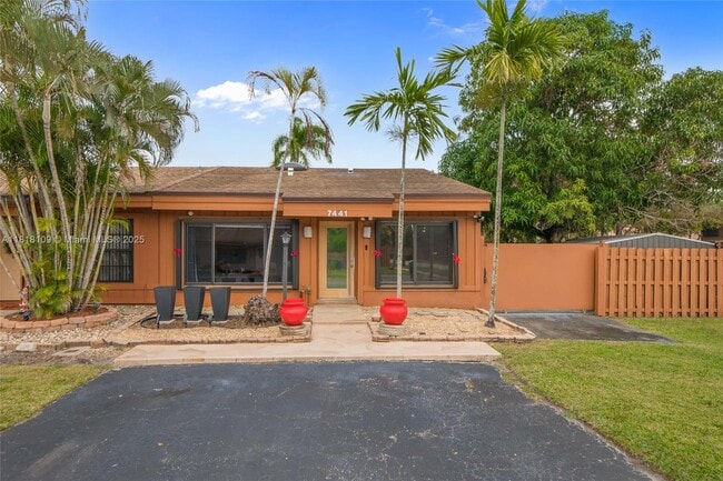 Photo - 7441 NW 33rd St Casa Adosada