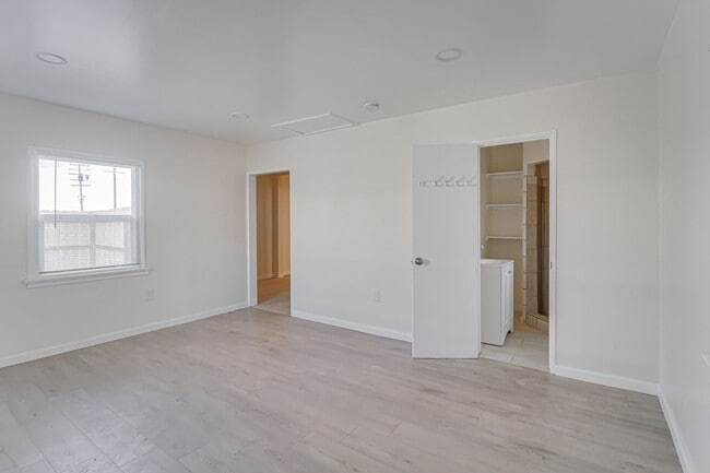 Photo - 2 bed 1 bath in Oildale!