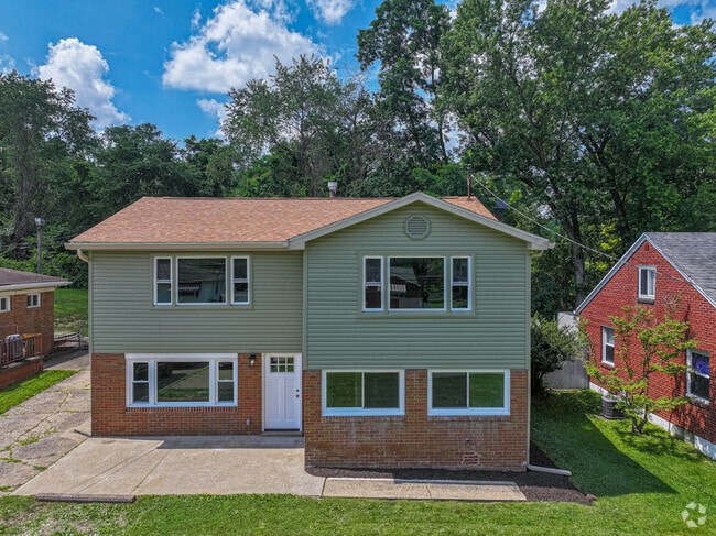 Building Photo - 734 Millers Run Rd Rental