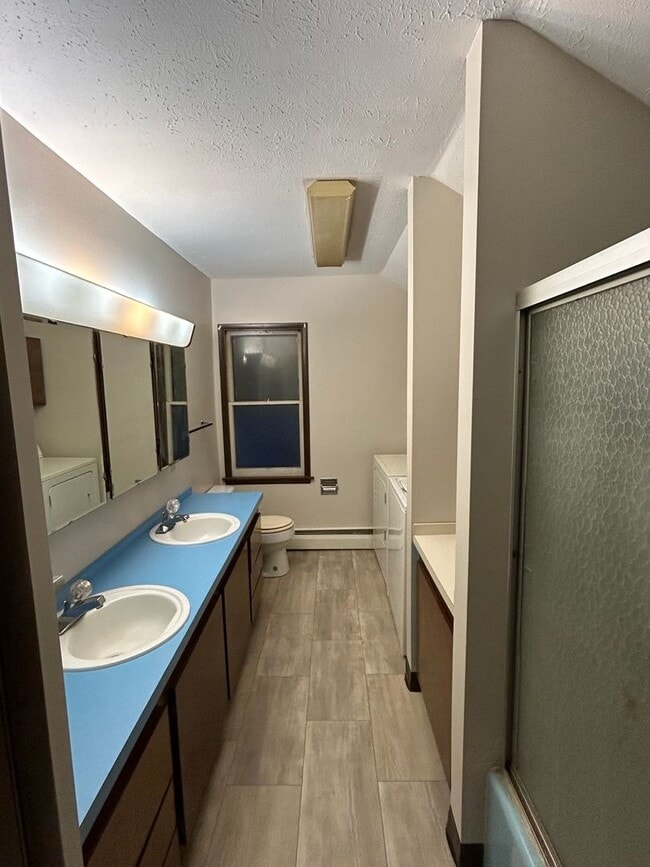 Photo - 121 Chestnut St Unit 121 1/2 Chestnut St UP