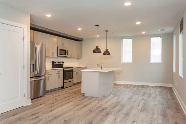 Photo - 200 South St Unidad LARGE 2 BEDROOM W OFFICE