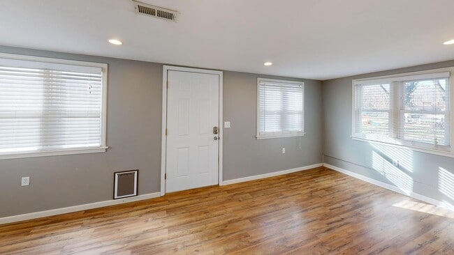 Photo - 407 SW Stratford Rd