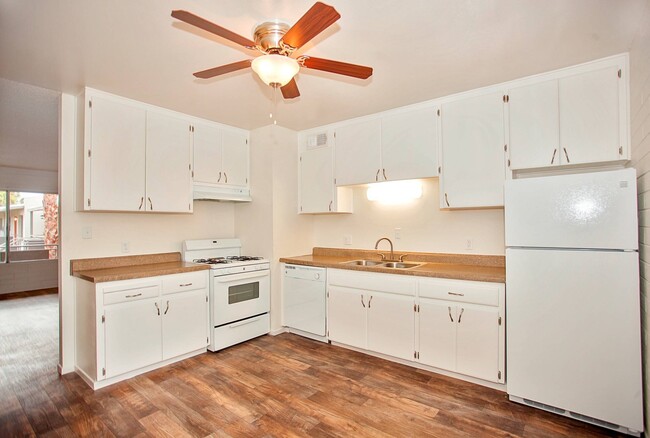 Building Photo - Solaris On University Rental