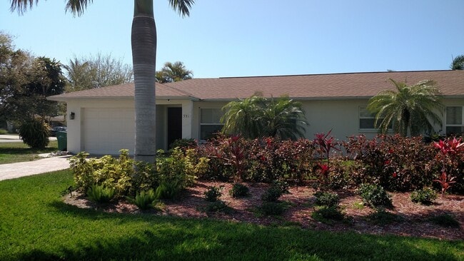 Photo - ** NAPLES PARK ** 2 BED / 1 BATH + GARAGE ...