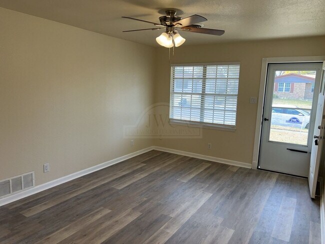 Photo - 1208 Ridgemont Dr