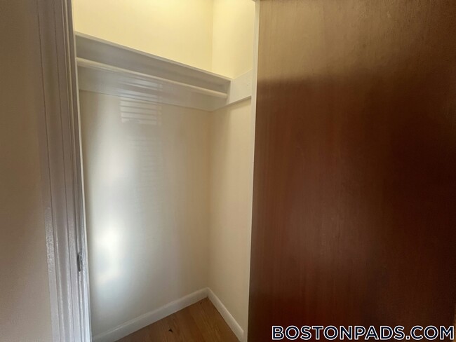 Building Photo - 2018 Commonwealth Ave