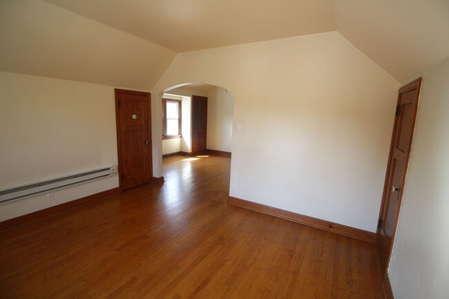 COMING SOON! Bright & Spacious 1-Bedroom U... - COMING SOON! Bright & Spacious 1-Bedroom U... Apartment Unit Upper