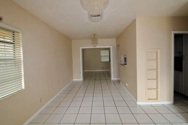 Photo - 376 W 15th St