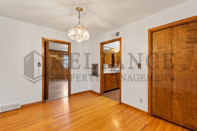 Photo - 1707 S Mission Rd