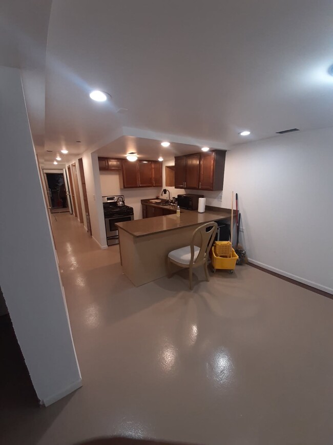 Building Photo - 4112 W Cermak Rd Rental