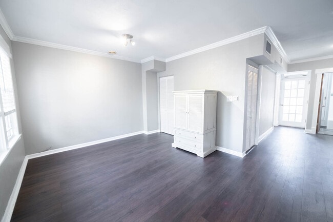 Photo - 921 W Winona St Unidad CH