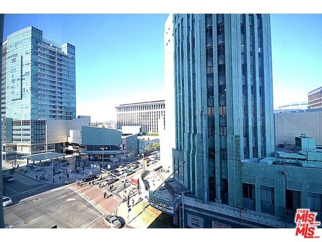 Building Photo - 3810 Wilshire Blvd Unit 1409 Rental