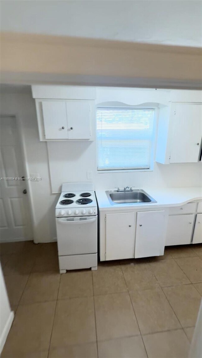 Photo - 335 NW 32nd St Apartamento Unidad 341