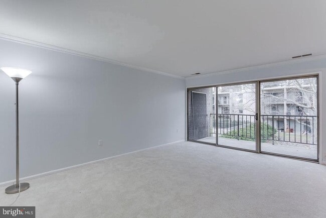 Photo - 26 Canterbury Square Unidad 202