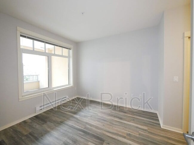 Photo - 109 2nd St S
