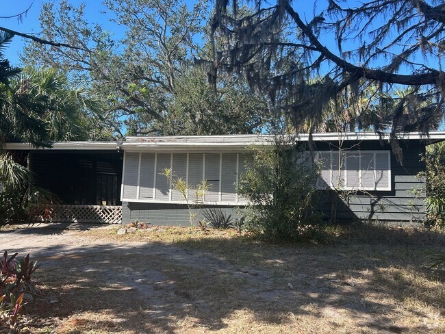 Building Photo - Charming 2-Bed, 2-Bath Home in Sarasota