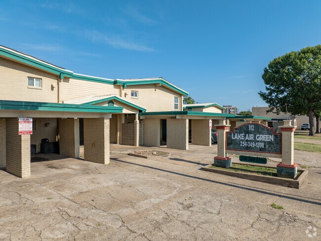 Building Photo - Lake Air Green Apartments