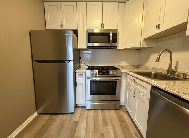 Photo - 214 Meadowview Ln