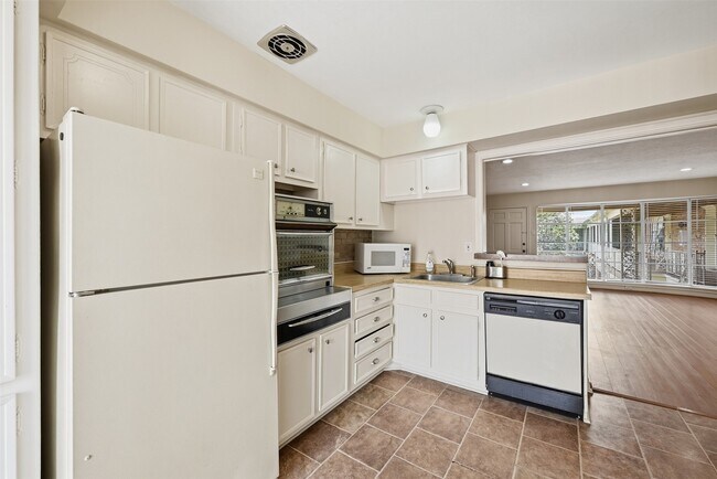 Photo - 2727 Briarhurst Dr Unit 21