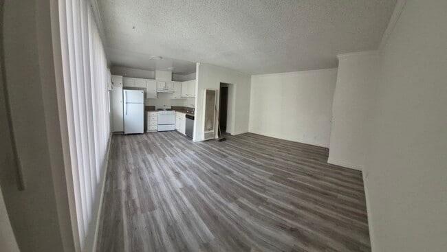 Cocina/sala de estar - 5545 Lindley Ave