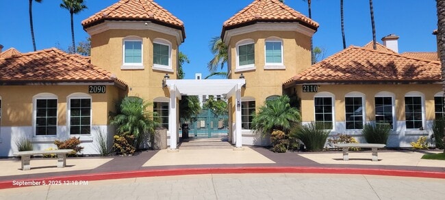 Building Photo - River Colony townhome - centrally located