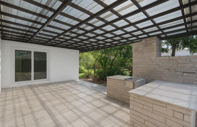 Photo - 570 SE 2nd Ave