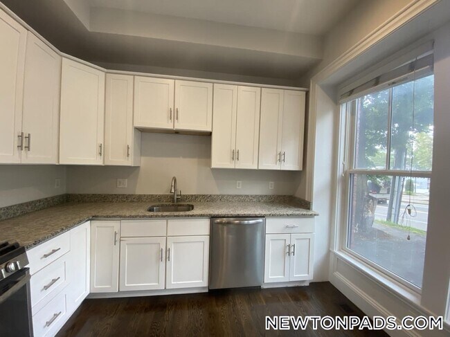 Photo - 2044 Beacon St Unit 2