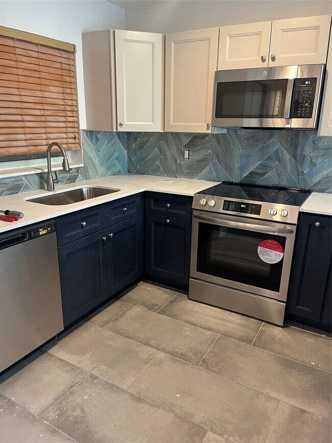 Photo - 9440 Live Oak Pl Unit 306