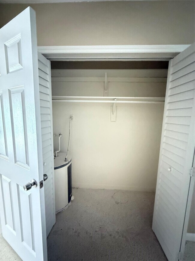 Photo - 835 NE 18th Ct